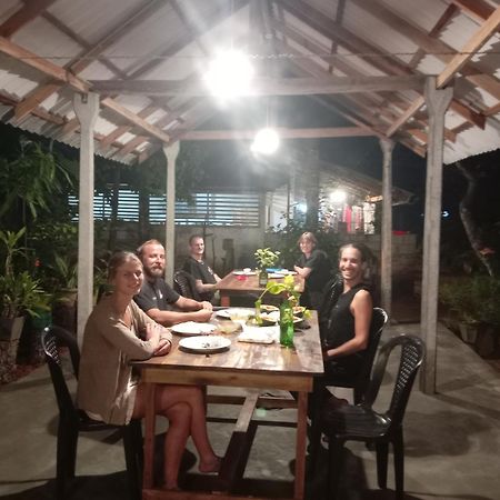 Lake House Homestay Anurâdhapura Extérieur photo