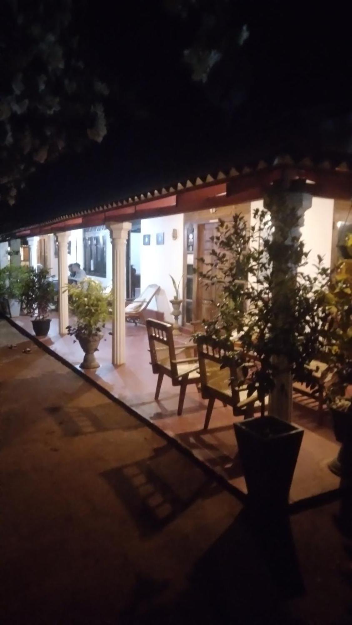 Lake House Homestay Anurâdhapura Extérieur photo