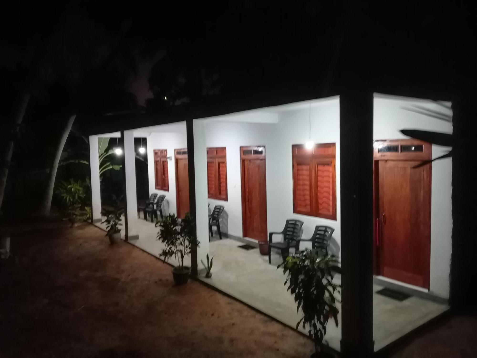 Lake House Homestay Anurâdhapura Extérieur photo