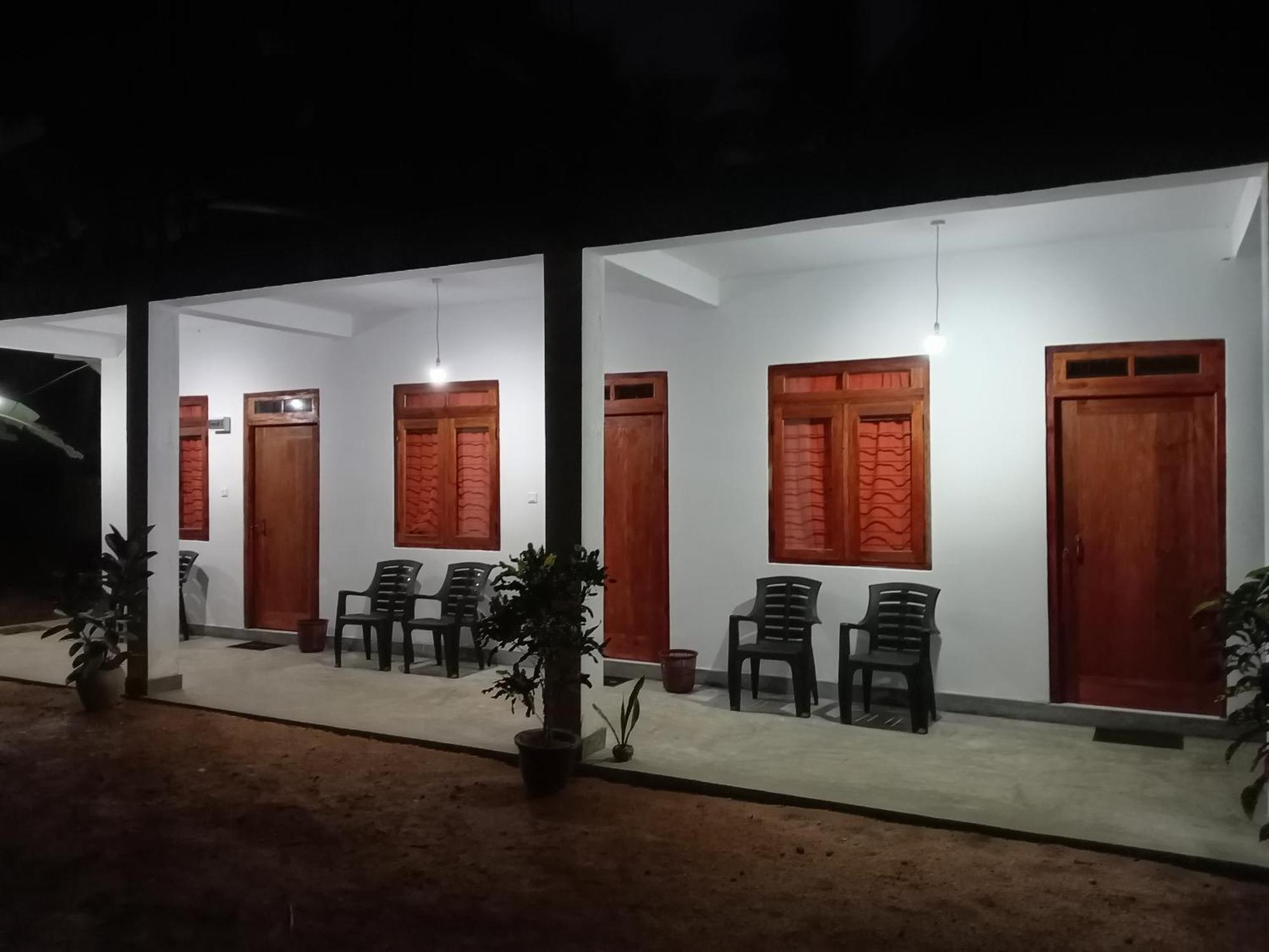 Lake House Homestay Anurâdhapura Extérieur photo
