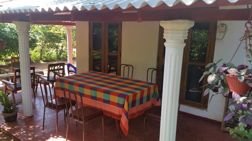 Lake House Homestay Anurâdhapura Extérieur photo