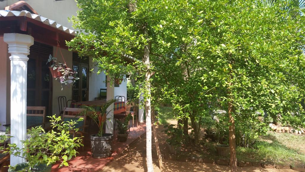 Lake House Homestay Anurâdhapura Extérieur photo