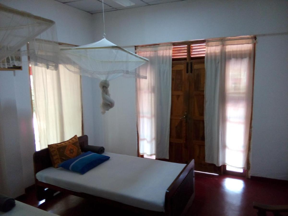 Lake House Homestay Anurâdhapura Extérieur photo